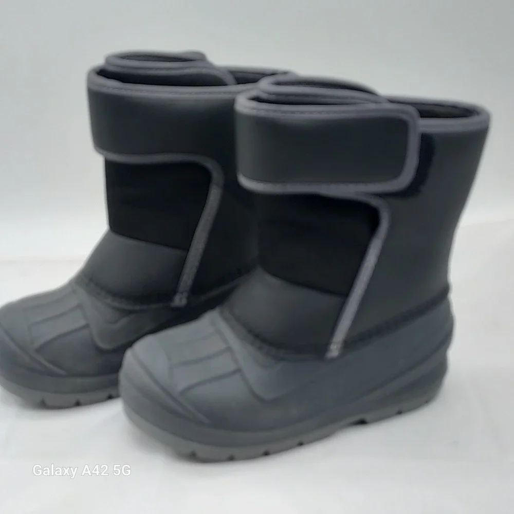 Cat & Jack Toddler Boys Gray Black Snow Boots Size 9  Hook Loop Winter Duck Boot